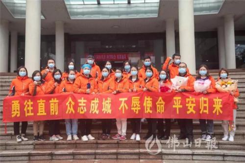 武汉加油|众志成城，，同心抗疫，，佩安婷用行动誊写社会责任